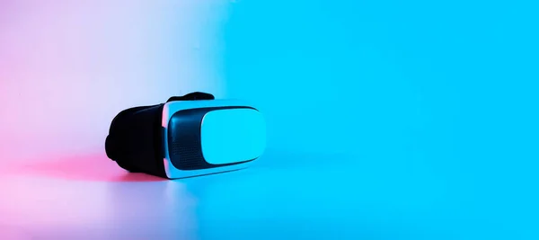 Helma Virtuální Realita Digitální Brýle Futuristickém Neonovém Pozadí Future Digital — Stock fotografie