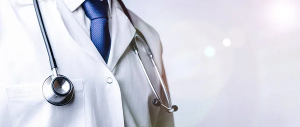 Stethoskop Arzt Medizinischen Hintergrund Glückliche Krankenschwester Krankenhausuniform Blaue Handschuhe Stethoskop — Stockfoto