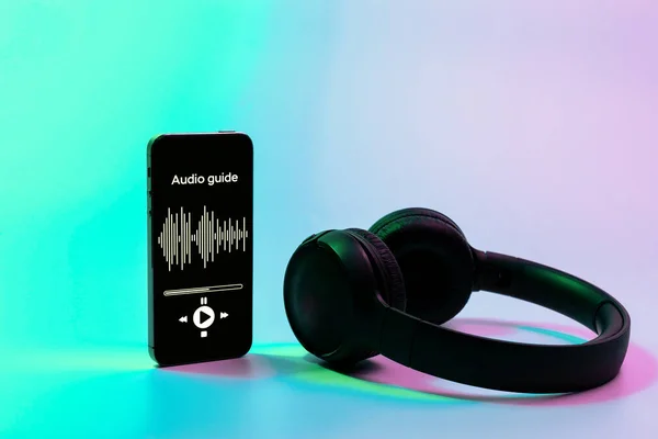 Audio Tour Online App Digitale Mobiele Smartphone Met Muziek Koptelefoon — Stockfoto