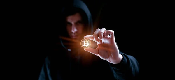 Krypto Peníze Bitcoin Pozadí Kryptografická Ruka Drží Zlatou Btc Minci — Stock fotografie