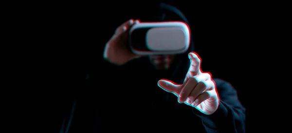 Brýle Virtuální Reality Rozostřily Mladý Muž Digitální Helmě Pro Virtuální — Stock fotografie