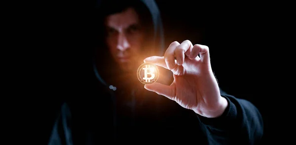Krypto Peníze Bitcoin Pozadí Kryptografická Ruka Drží Zlatou Btc Minci — Stock fotografie