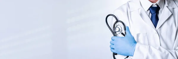 Stethoskop Arzt Medizinischen Hintergrund Glückliche Krankenschwester Krankenhausuniform Blaue Handschuhe Stethoskop — Stockfoto