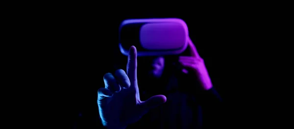 Gafas Realidad Virtual Hombre Joven Casco Digital Para Juego Realidad — Foto de Stock