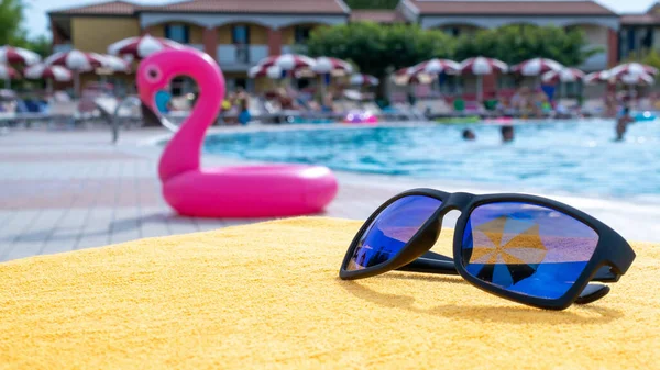 Gafas Sol Playa Verano Vacaciones Fondo Equipamiento Piscina Playa Con — Foto de Stock