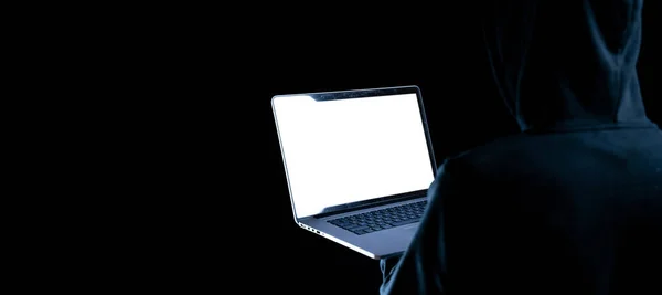 Cyber-Angriff auf Hacker-Sicherheit. Digitaler Laptop in Hacker-Hand isoliert auf schwarz. Internet-Hack-Technologie. Login und Passwort, Bannerkonzept für Cybersicherheit. — Stockfoto