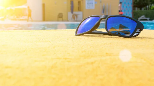 Gafas Sol Piscina Fondo Verano Equipamiento Piscina Playa Con Gafas — Foto de Stock