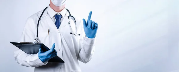 Ärztliche Geste Reicht Medizinischen Hintergrund Glückliche Krankenschwester Blauen Handschuhen Krankenhausuniform — Stockfoto