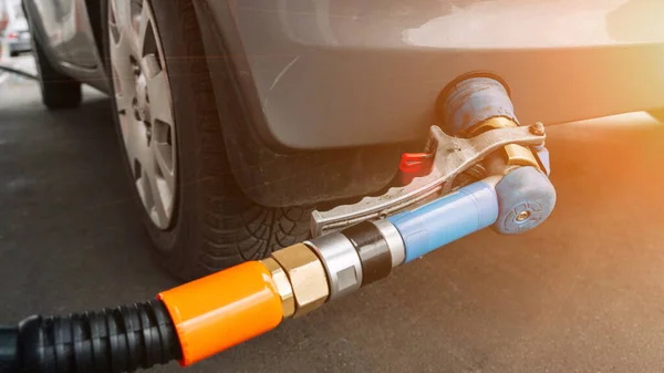 Encher Gasolina Carro Bomba Combustível Gás Posto Gasolina Para Tanque — Fotografia de Stock