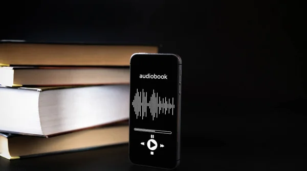 Audio Escucha Libro Pantalla Del Teléfono Con Aplicación Audiolibro Los —  Fotos de Stock
