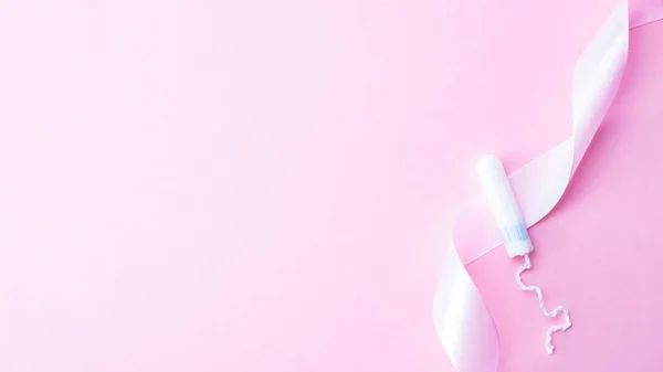 Tampão Mulher Higiene Feminina Fita Rosa Com Tampão Menstrual Sobre — Fotografia de Stock
