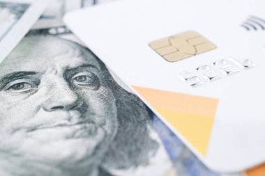 Para arkaplan kartı. Kredi kartıyla Washington Amerikan parası. Kullanıcı parası beyaz arka plan. Para kavramı