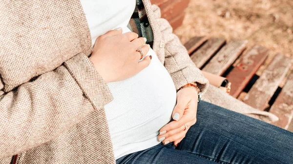 Embarazo Saludable Mujer Feliz Madre Maternidad Parque Verano Vientre Bebé — Foto de Stock