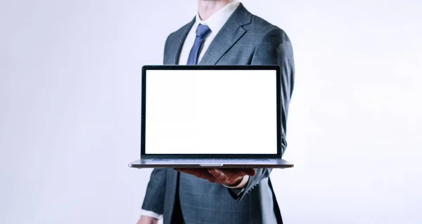 Παραμόρφωση Οθόνης Laptop Επιχειρηματίας Κρατώντας Σημειωματάριο Κενό Κενό Mockup Οθόνη — Φωτογραφία Αρχείου