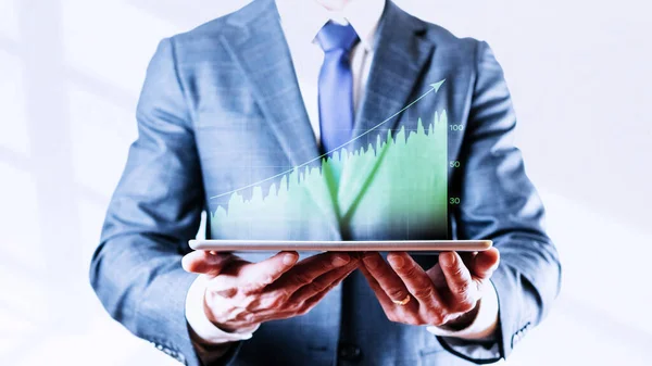 Adamı Grafiği Adamı Tableti Analizi Beyazlar Üzerinde Ekonomik Pazar Başarısı — Stok fotoğraf