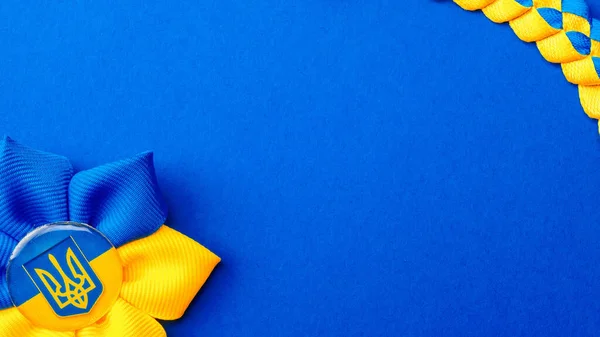 Фон Флага Украины Украинский Цветочный Трезубец Выделенный Синем Баннере Концепция — стоковое фото