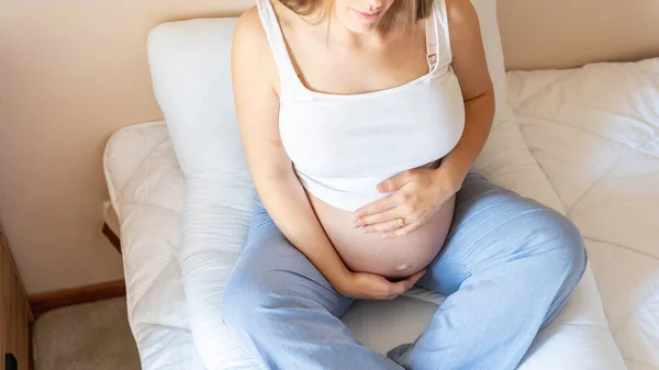 Terhességi Meditációs Jóga Fiatal Terhes Anya Meditál Miközben Lótuszpozícióban Egészség — Stock Fotó