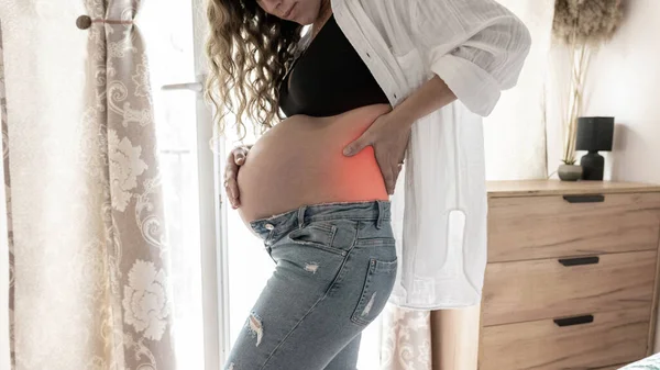 Gravid Ryggsmärta Vacker Gravid Kvinna Lider Ryggsmärta Ryggvärk Ont Sjukvården — Stockfoto