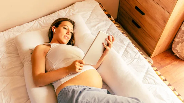 Δισκίο Εφαρμογής Εγκυμοσύνης Κινητή Εγκυμοσύνη Απευθείας Σύνδεση Εφαρμογή Μητρότητας Έγκυος — Φωτογραφία Αρχείου