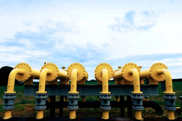 天然气管道石油工业 黄煤气管道发电技术 燃料能源设备 天然气工业 石油运输系统 — 图库照片