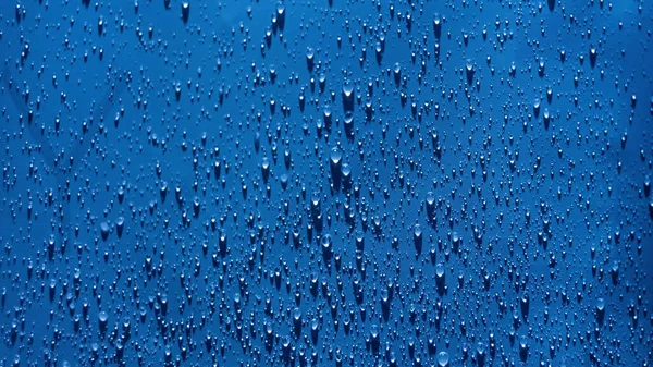 Su damlası dokusu. Su sıçratma deseni. Seçici odaklanma. Damlacık yağmur dokusu sıçratır