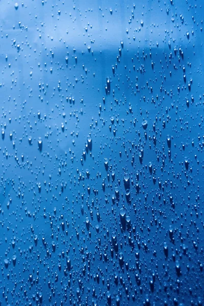 Água Cai Fundo Azul Gotas Espirram Textura Chuva Solte Padrão — Fotografia de Stock