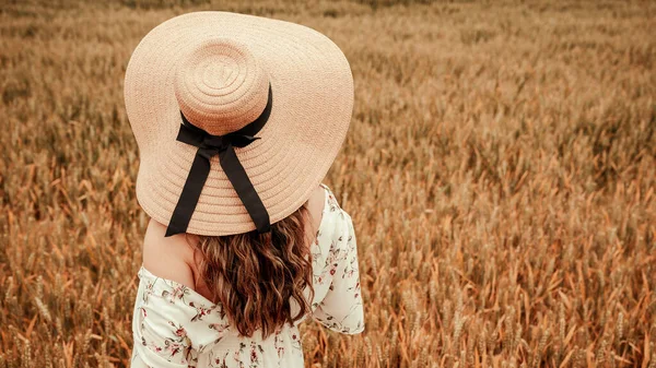 Girl Wheat Field Summer Happy Young Woman Sun Hat Summer — Stock Photo, Image