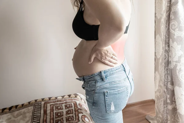 Dolor Espalda Embarazada Hermosa Mujer Embarazada Con Dolor Espalda Baja —  Fotos de Stock