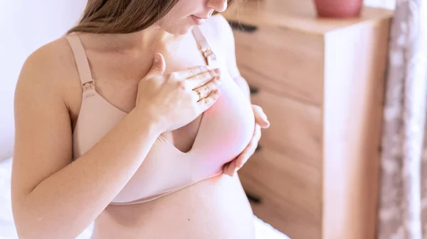 Examen Cáncer Mama Mujer Mujer Embarazada Joven Examinando Pecho Busca —  Fotos de Stock