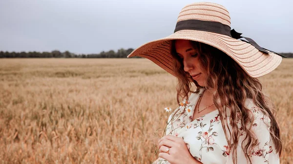 Beauty Romantic Girl Outdoors Happy Young Woman Sun Hat Summer — 图库照片