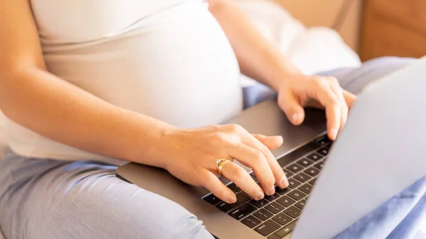 Woman Holding Computer Mobile Pregnancy Online Maternity Notebook Application Pregnant — Stockfoto