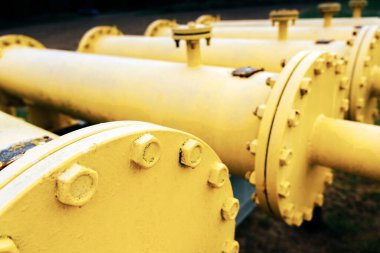 Gaz taşıma endüstrisi. Sarı gaz boru hattı güç teknolojisi. Yakıt borusu enerji ekipmanı. Benzin pompalama istasyonu, sanayi bölgesi