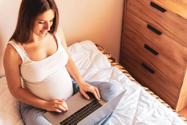 Εφαρμογή Εγκυμοσύνης Laptop Κινητό Εγκυμοσύνη Απευθείας Σύνδεση Εφαρμογή Σημειωματάριο Μητρότητας — Φωτογραφία Αρχείου