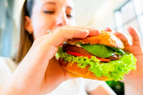 Veggie Sandwich Healthy Vegan Burger Cute Cheerful Girl Eating Vegetarian — Stock Photo, Image