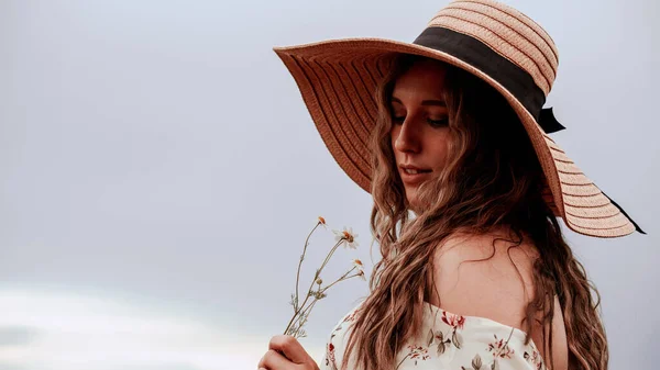 Woman Field Wheat Happy Young Woman Sun Hat Summer Wheat — Stock Photo, Image