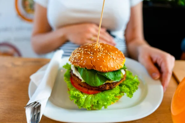 Vegetarian Hamburger Healthy Vegan Burger Cute Cheerful Girl Eating Veggie — Stock Photo, Image