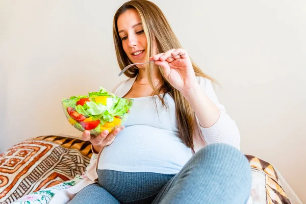 Pregnant Healthy Eating Salad Pregnancy Woman Eating Nutrition Healthy Food — Stock fotografie