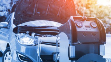 Araba havalandırma tamiri servisi. Otomotiv koşullandırma sistemini kontrol et ve otomobil akım kompresörünü doldur. Otomatik Otomobil Klima Servisi