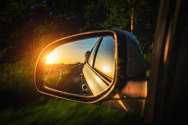 Road Trip Car Mirror Sun Highway Car Road Reflection Mirror — 图库照片