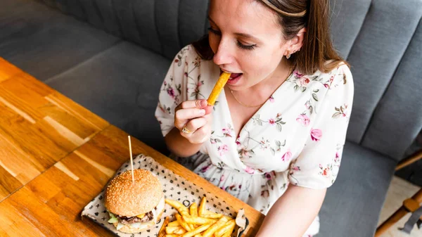 Hamburger Eating Woman Hungry Girl Biting Burger Fast Food People — Stock Photo, Image