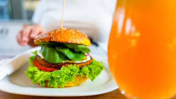 Vegetarian Hamburger Healthy Vegan Burger Cute Cheerful Girl Eating Veggie — Stock Photo, Image
