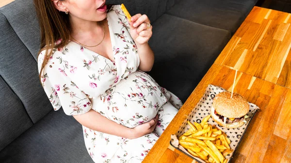 Pregnant Woman Hamburger Eat Hungry Pretty Pregnancy Female Eating Tasty — Stock fotografie