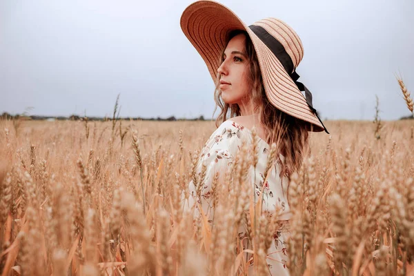 Girl Wheat Field Summer Happy Young Woman Sun Hat Summer — Stock Photo, Image