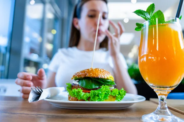 Veggie Sandwich Healthy Vegan Burger Cute Cheerful Girl Eating Vegetarian — Stock Photo, Image