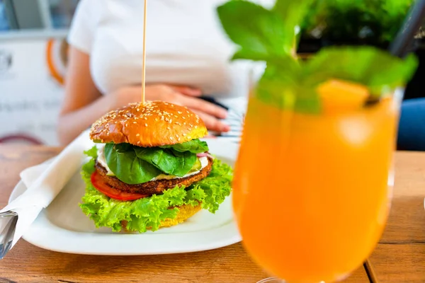 Vegan Burger Healthy Vegetarian Hamburger Salad Avocado Vegetable Veggie Sandwich — Stock Photo, Image