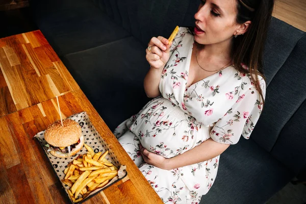 Pregnant Woman Hamburger Eat Hungry Pretty Pregnancy Female Eating Tasty — Stock fotografie