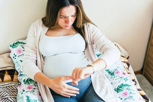 Pregnant Contractions Time Pregnancy Woman Watching Clock Holding Baby Belly — Foto Stock