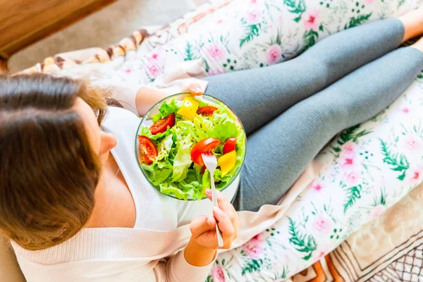 Pregnancy Eating Healthy Salad Happy Pregnant Woman Eating Nutrition Food — Stock Fotó