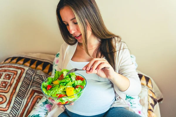 Pregnant Healthy Eating Salad Pregnancy Woman Eating Nutrition Healthy Food — ストック写真