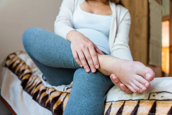 Schwangerschaft Bein Schmerzen Frau Schwangere Mädchen Haben Fußkrämpfe Knöchelschmerzen Bei — Stockfoto